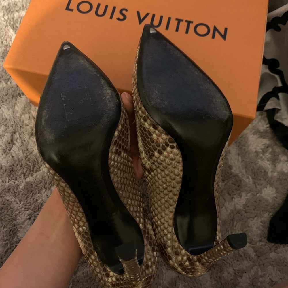 Louis Vuitton exotic skin heels - Picture 8 of 8